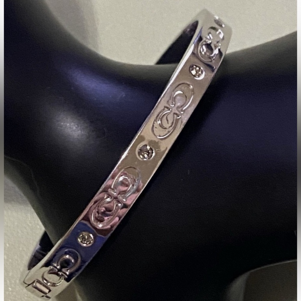 Coach Silver Kissing C Hinged Crystal Logo Bangle NWT - Picture 6 of 8